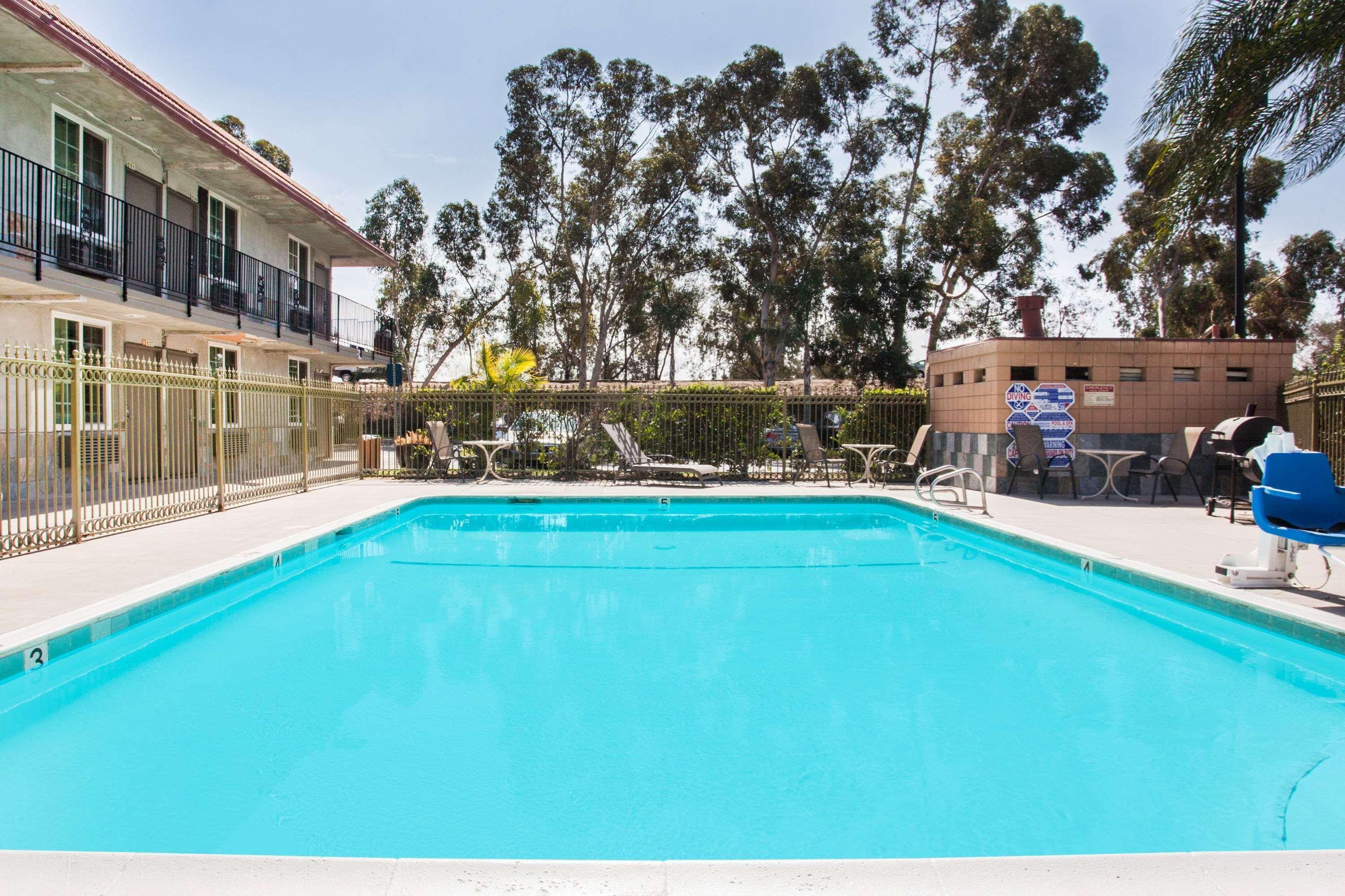 Super 8 by Wyndham Redlands/San Bernardino Motell Exteriör bild